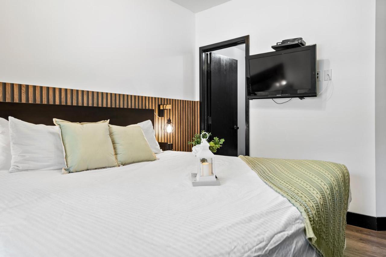 The Mountaineer By Instantsuites Pool & Hottub 坎莫尔 外观 照片