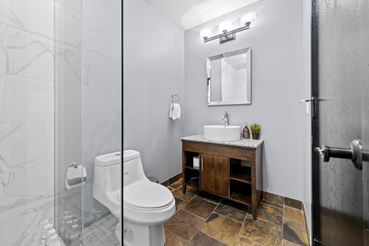 The Mountaineer By Instantsuites Pool & Hottub 坎莫尔 外观 照片