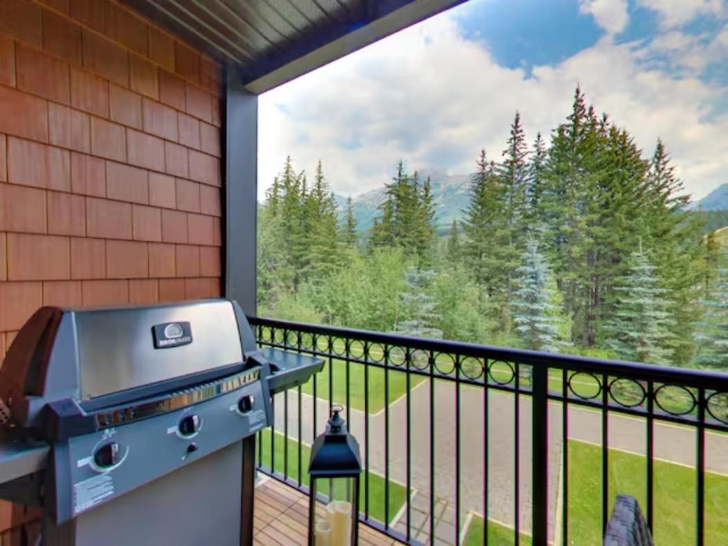 The Mountaineer By Instantsuites Pool & Hottub 坎莫尔 外观 照片